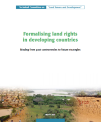 Formalising land rights in developing countries : Moving from past controversies to future strategies